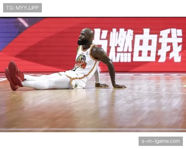 琼斯季后赛狂砍40分率队逆转 激情表现点燃全场