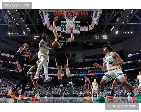 米德尔顿挡拆拉开空间效率提升明显，助雄鹿关键时刻得分爆发